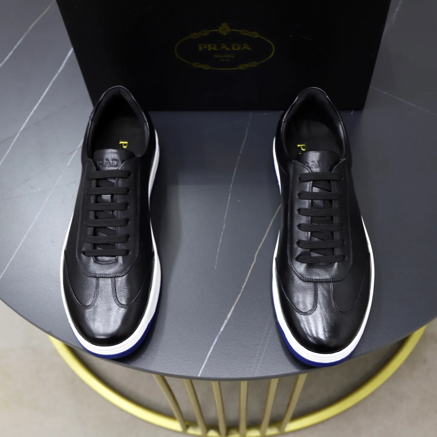 Factory price: 💰640 Prada classic men’s lace-up casual shoes | Imported cowhide upper | Upper stitching layered design, light and breathable | Soft and comfortable | Decorated with PRADA letters on the side | Distinctive sports style, showing the brand style | Lightweight concave and convex pattern rubber soles | Matched with cowhide foot pad lining | Excellent foot feel, fashionable and elegant | Size: 38-44 (45 customized)